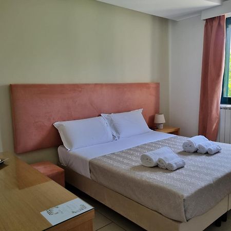 Tenuta San Nicola Guest House Novoli ภายนอก รูปภาพ