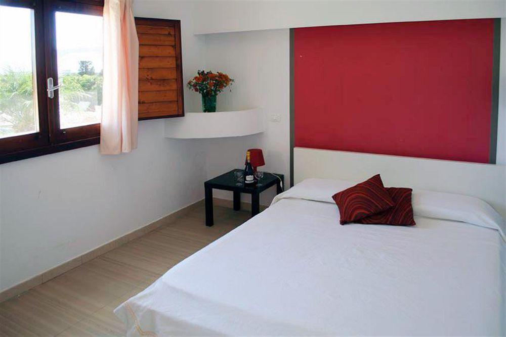 Tenuta San Nicola Guest House Novoli ภายนอก รูปภาพ