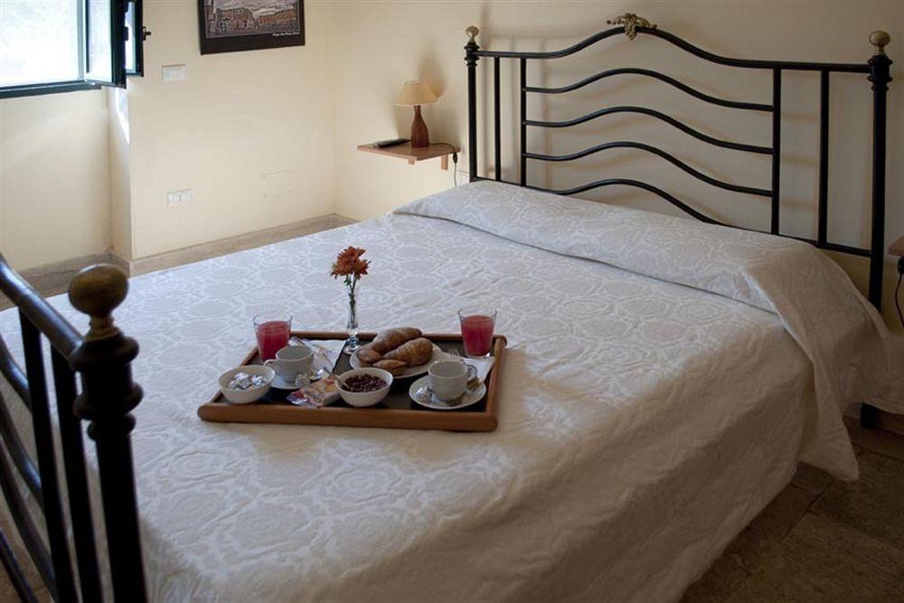 Tenuta San Nicola Guest House Novoli ภายนอก รูปภาพ